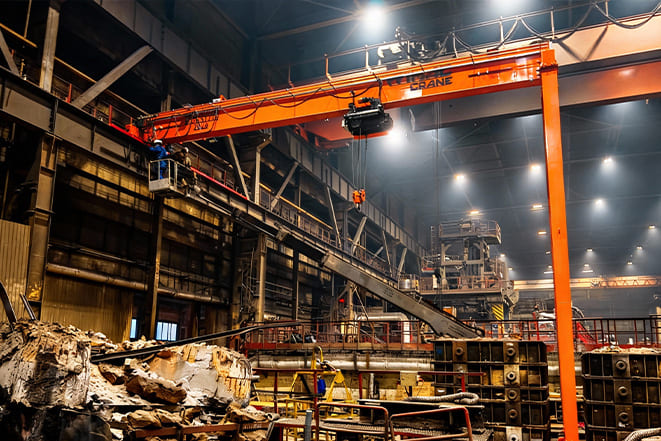 Semi gantry crane hoist